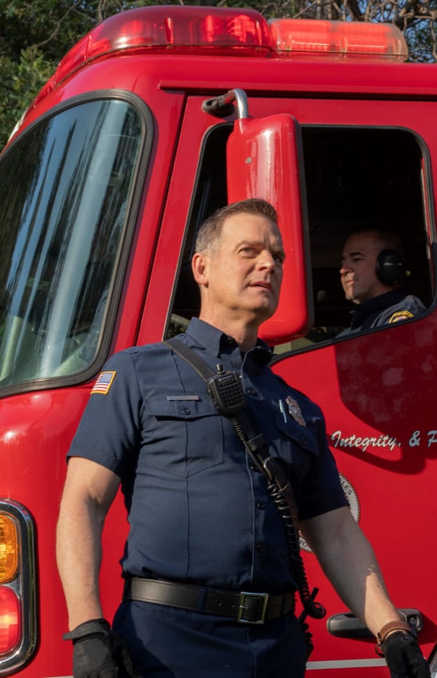 Pulling Up - 9-1-1 Season 5 Episode 5