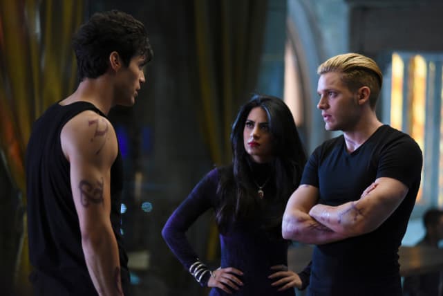Tough guys - Shadowhunters Season 1 Episode 9