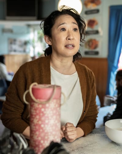 Eve Gathering Info - Killing Eve Season 4 Episode 8