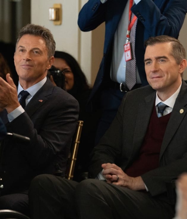 Henry Applauds - Madam Secretary Season 6 Episode 4