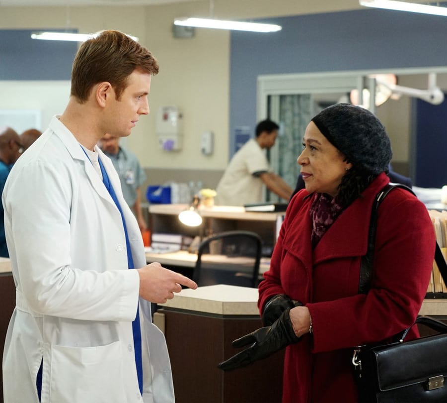 Chicago med season 1 episode 1 new arrivals