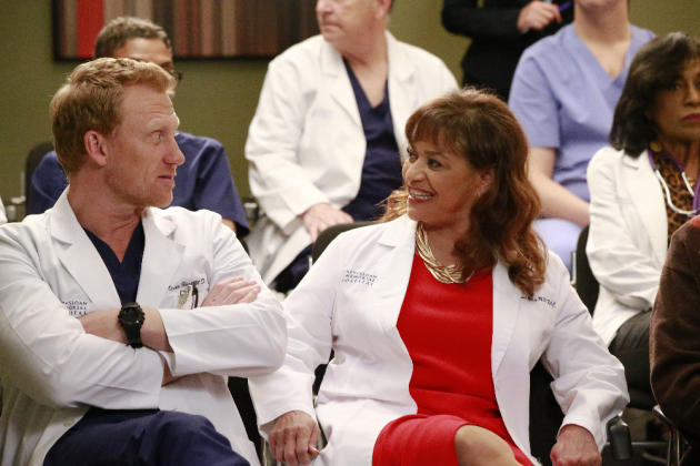 Chatting It Up - Grey's Anatomy Season 13 Episode 21