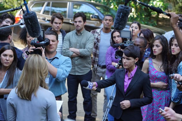 Parting of the Crowd - Pretty Little Liars Season 6 Episode 1