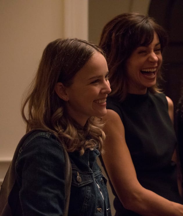 Girlfriends at a Funeral - A Million Little Things Season 1 Episode 1