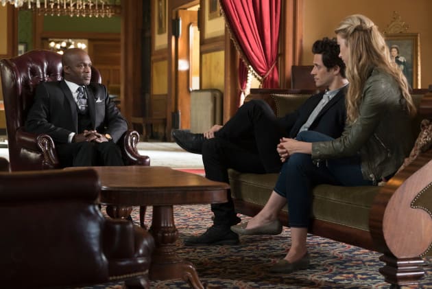 Agency Cooperation - Stitchers Season 3 Episode 4