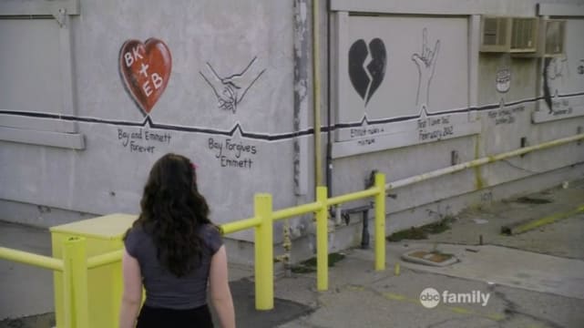 Emmett paints a mural for Bay -- Switched at Birth, "This is The Color of My Dreams"