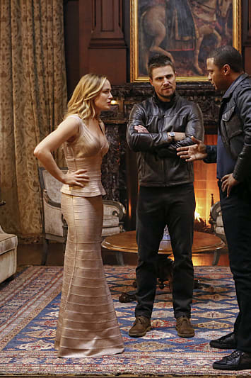 Arrow Season 5 Episode 8 Review Invasion TV Fanatic