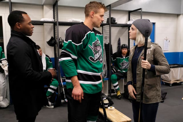 Murder Of a Hockey Player - iZombie