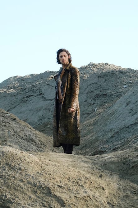 Id Eliot Alone On Sand Dune The Magicians Season 4 Episode 10 Tv Fanatic