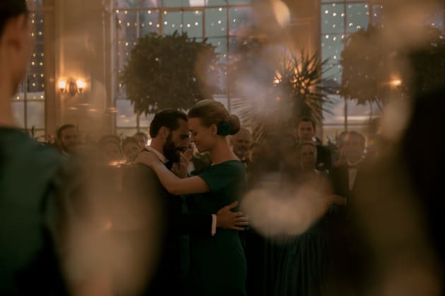 Serena Dances with Fred The Handmaid s Tale Season 3 Episode 7