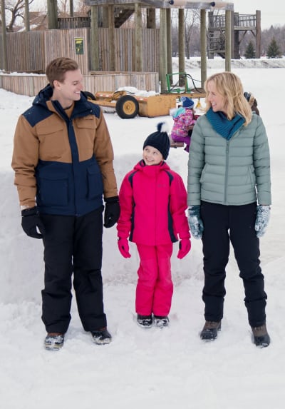 Jessy Schram Talks Hallmark S Amazing Winter Romance And Her Upcoming Role On Chicago Med Tv Fanatic