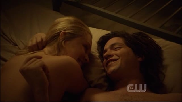 Finn and Clarke give into a night of romance -- The 100, "Murphy's Law"