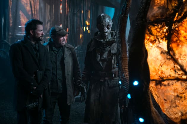 Piloting an Air Ship Falling Skies TV Fanatic