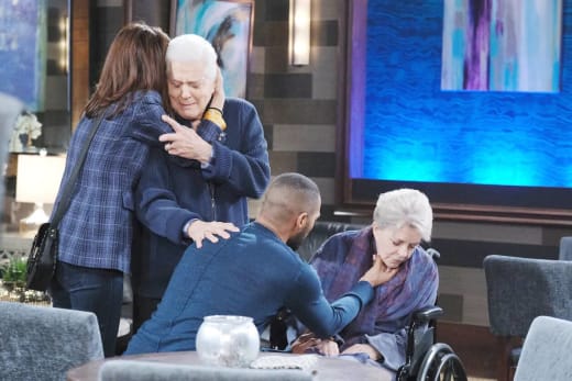 Julie's Family Says Goodbye - Days of Our Lives