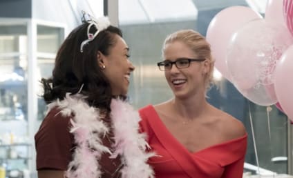 The Flash Promo: Felicity Stops By!