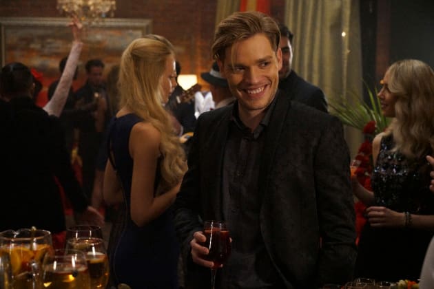 Devilish Grin - Shadowhunters Season 2 Episode 8