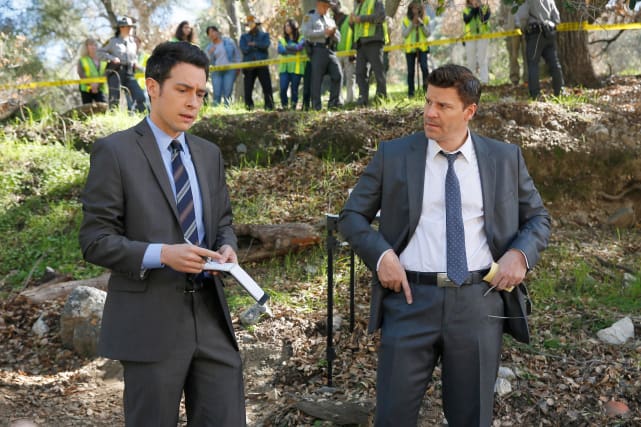 Aubrey and Booth Arrive at a Crime Scene - Bones Season 10 Episode 17