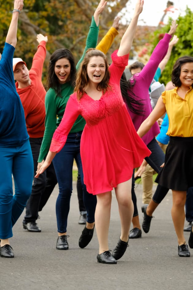 Rebecca Dancing Happily Crazy Ex Girlfriend Season 4 Episode 13 Tv Fanatic