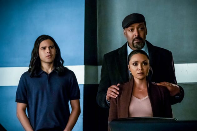 Team Flash Looking Shocked - The Flash Season 5 Episode 17