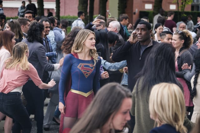 Mass Panic - Supergirl Season 3 Episode 1