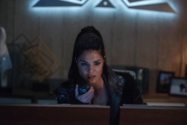 Commander Octavia — The 100 Season 4 Episode 13