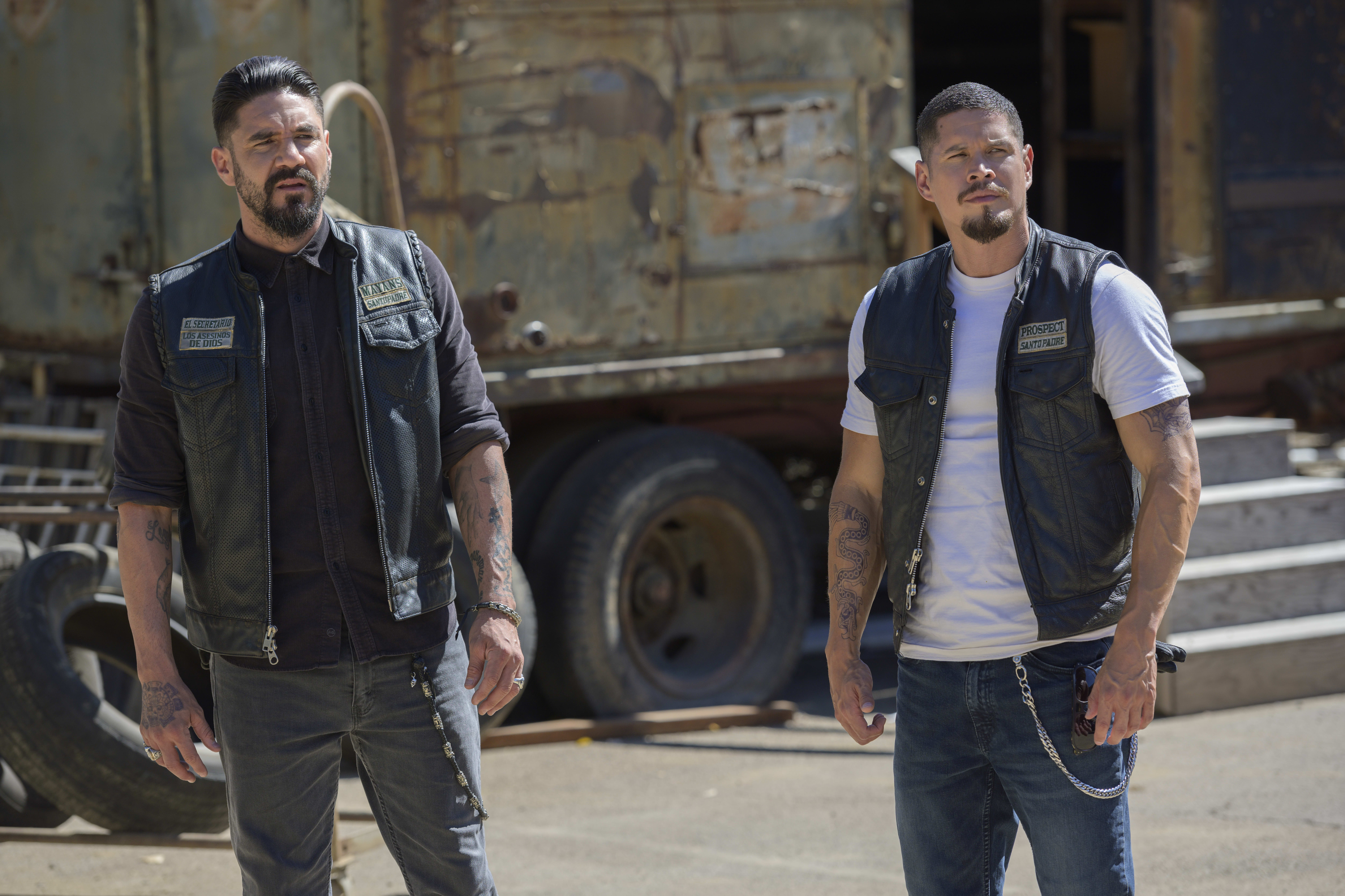 一 mc. Маянцы Галиндо. Mayans MC сериал. Альварес Маянцы. Иезекииль Маянцы.