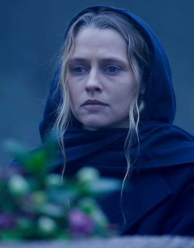 Hooded Diana - A Discovery of Witches Season 3 Episode 1