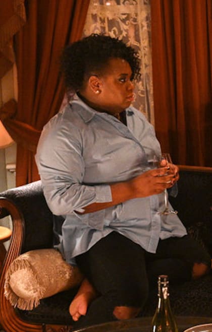 Mo chats - Zoey's Extraordinary Playlist Season 2 Episode 9