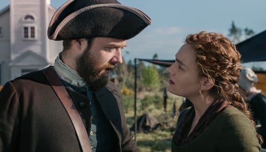 Sophie Skelton and Richard Rankin as Brianna and Roger MacKenzie - Outlander