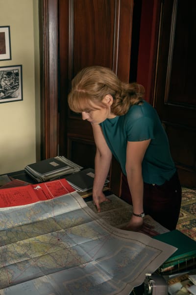 Brianna Studies a Map - Outlander Season 7 Episode 6
