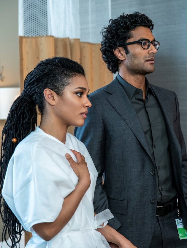 Parents to Be? - Tall - New Amsterdam Season 1 Episode 18