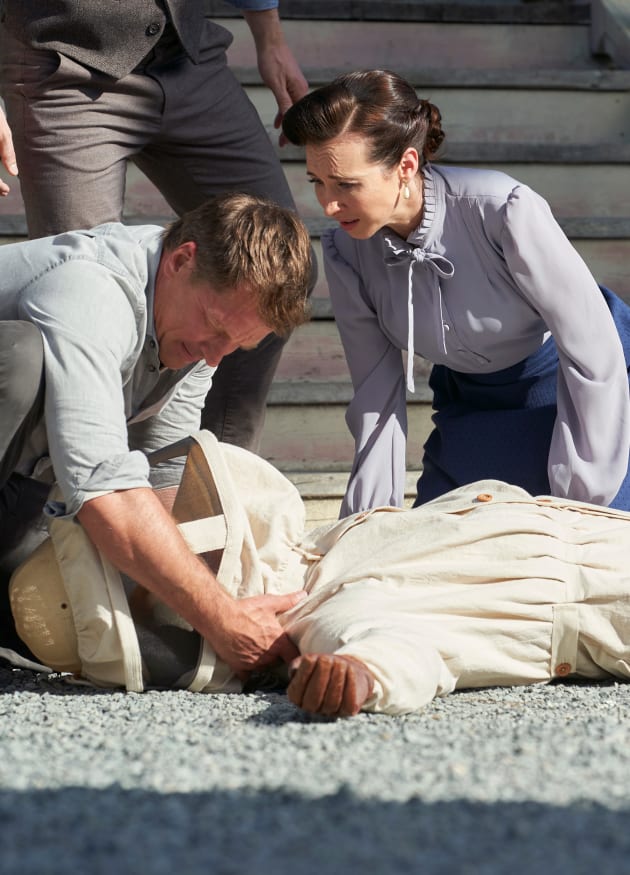 Beekeeper Down! - When Calls the Heart Season 8 Episode 6