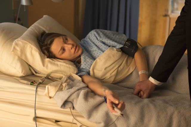Holding Tight - Lucifer Season 2 Episode 13