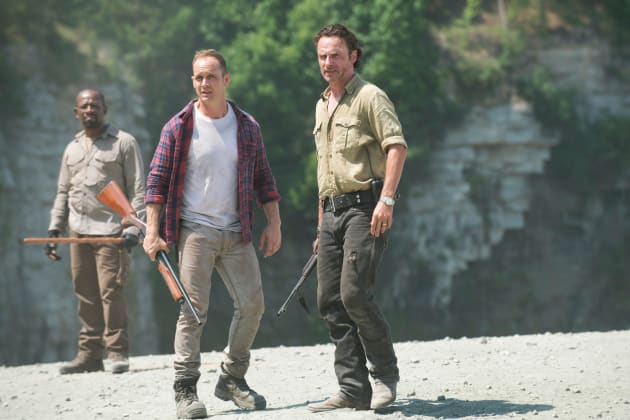 Preparing for battle - The Walking Dead Season 6 Episode 1