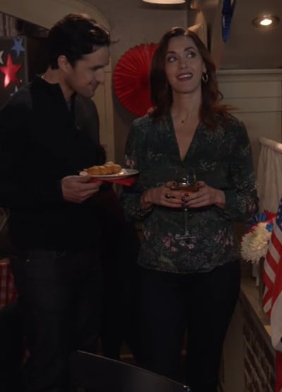 Mini Corn Dogs and a Crescent Moon - Good Witch Season 6 Episode 6