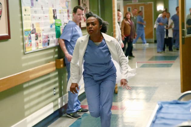 Stephanie Runs to Help - Grey's Anatomy Season 11 Episode 19