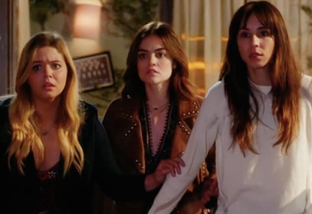Pretty Little Liars Season 7 Episode 10 Review: The Darkest Knight - TV - Where Can I Watch Full Episodes Of Pretty Little Liars