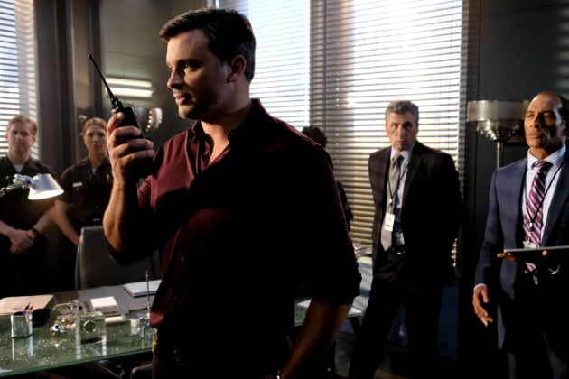 Calling All Units - Lucifer Season 3 Episode 1