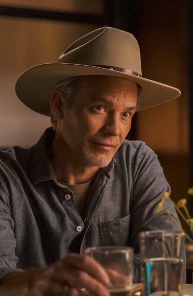 Raylan a cena - Justified: City Primeval Stagione 1 Episodio 1