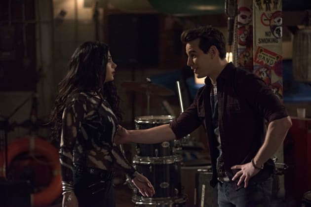 Advice Where It Counts - Shadowhunters Season 2 Episode 17