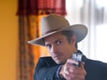 Raylan Points His Gun