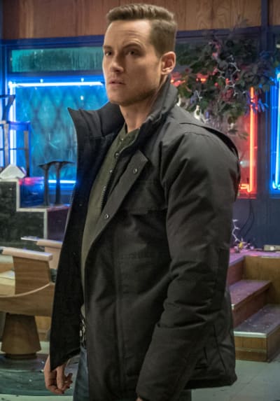 Peace Negotiations - Chicago PD Season 6 Episode 18