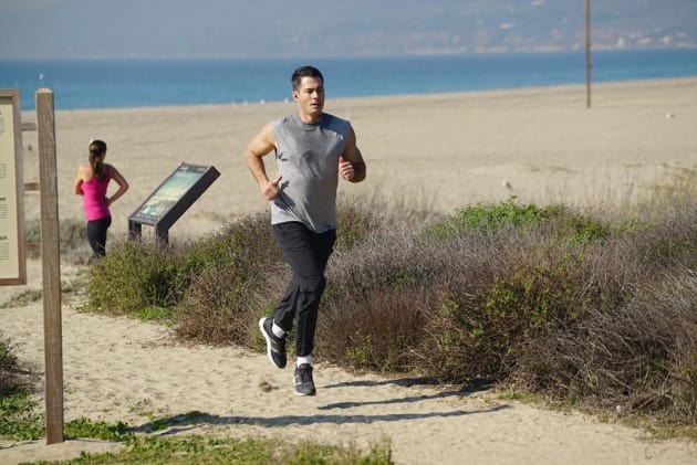 Running Away - Revenge Season 4 Episode 15