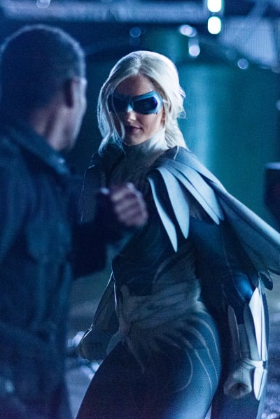 Dove Fights a Bad Guy - Titans Season 2 Episode 4