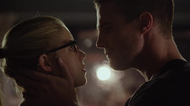 Oliver and Felicity kiss -- Arrow, "The Calm"