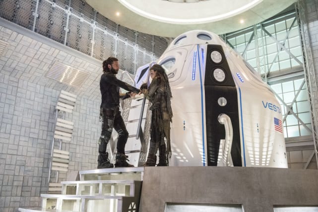 Emori and Roan — The 100 Season 4 Episode 8
