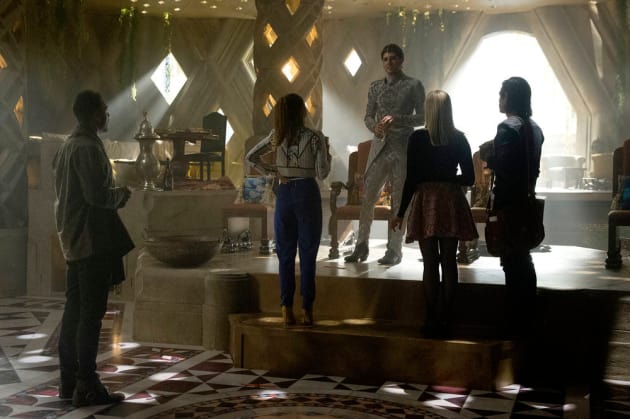 Eliot holds court - The Magicians Season 2 Episode 3