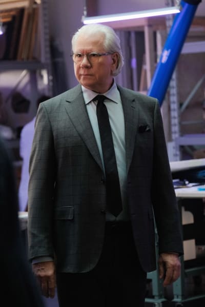 Man in Charge - Blood & Treasure Season 1 Episode 11