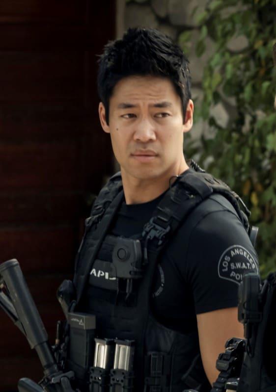 Victor Chatting with Street - S.W.A.T. Season 4 Episode 3
