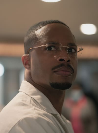 Cornelius Smith Jr. como Dr. Bryant King